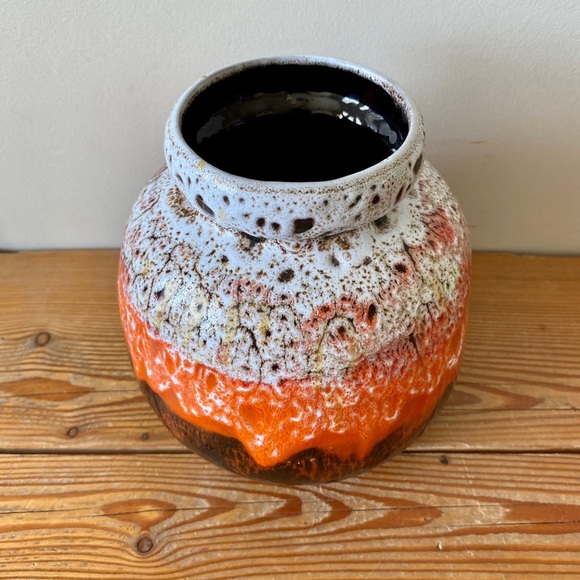 Vintage Blue Mountain Pottery APOLLO Lava Round Vase - Picture 2 of 6